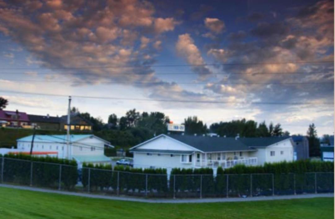 Fraser Bridge Inn Квінел Екстер'єр фото